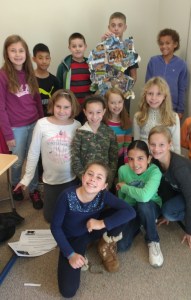 Die 5. Klasse hat den Fragebogen der ZfA zu Beginn ihrer "Heimat"-Projekte ausgefüllt. Dabei haben die Kinder Präsentationen ihrer deutschsprachigen Bezugs-"Heimat"-Orte gezeigt, ein kleines Deutschlandfaktenbuch erstellt, diverse Videos zu Deutschland und anderen deutschsprachigen Ländern gesehen und zum Ende anhand von persönlichen Bildern und bekannten Motiven neue Landkarten für Deutschland, Österreich und die Schweiz erstellt. Foto: Biljana Blank