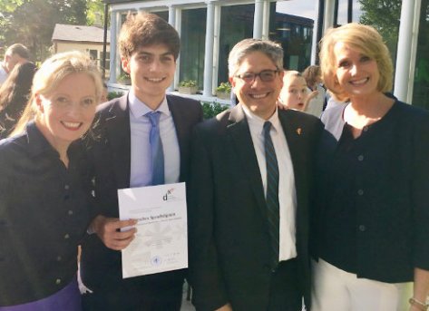 Unser Sohn Austin bei der Ehrung der DSD2 Absolventen am 21.5.2019 in der deutschen Botschaft in Washington. Foto: privat